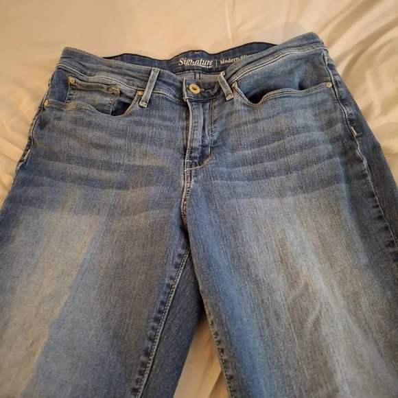 Signature Levi Strauss & Company Women's Stylish Blue Denim Distressed Jeans - Picture 4 of 11